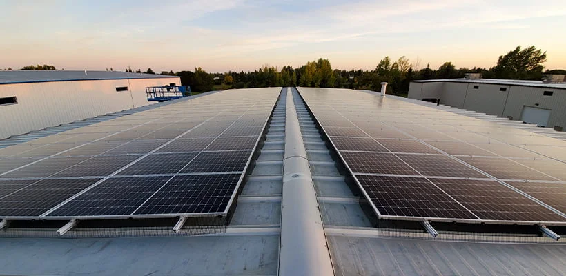 Benefits-And-Considerations-Of-Installing-Solar-Panels-On-A-Flat-Roof
